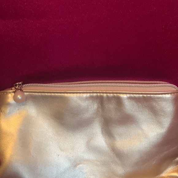 Lisa watier cosmetics bag, sparkles gold and white . Pearl zipper. Never used - Picture 4 of 5